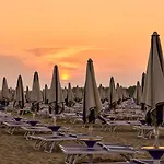 Welcoming Flat With Private Garden-beahost Bibione