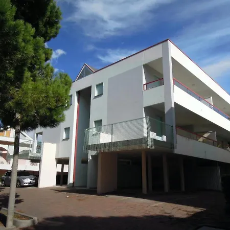 Welcoming Flat With Private Garden - Beahost Apartmán