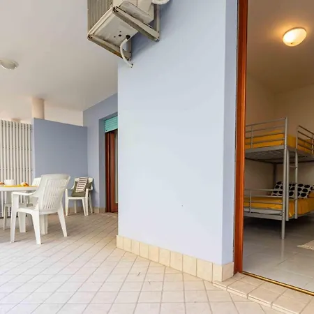 Welcoming Flat With Private Garden-beahost Apartman *