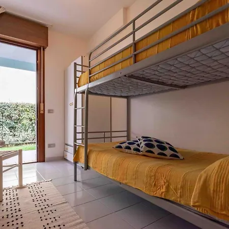 Welcoming Flat With Private Garden-beahost Bibione