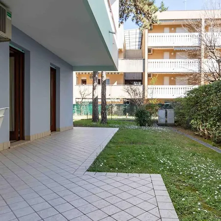 Apartman Welcoming Flat With Private Garden-beahost