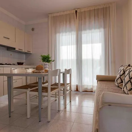 Welcoming Flat With Private Garden-beahost Bibione