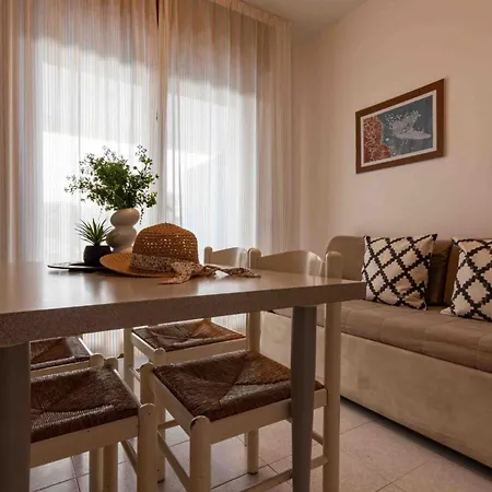 Welcoming Flat Just A Short Walk From The Sea *