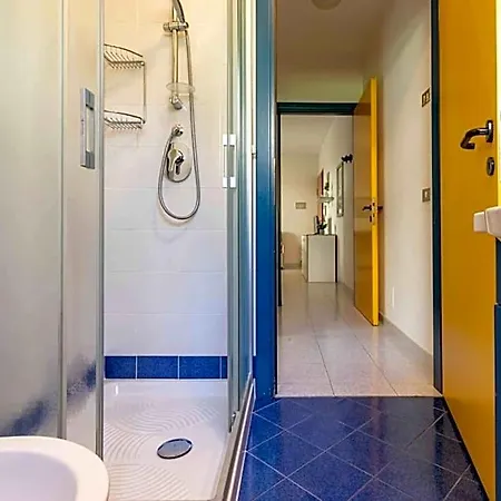 Welcoming Flat Just A Short Walk From The Sea