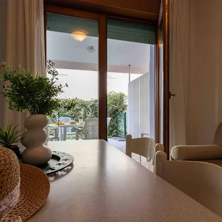 Welcoming Flat Just A Short Walk From The Sea