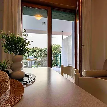 Welcoming Flat Just A Short Walk From The Sea