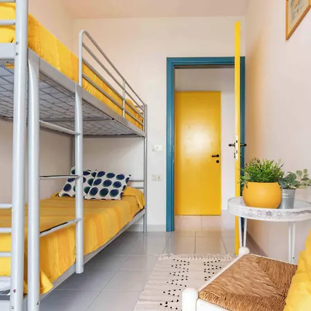 Welcoming Flat Just A Short Walk From The Sea Apartment