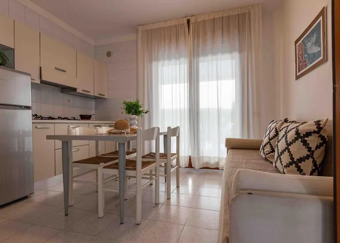 Welcoming Flat With Private Garden-beahost Bibione