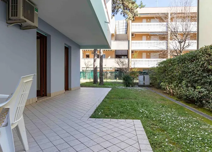 Διαμέρισμα Welcoming Flat With Private Garden-beahost