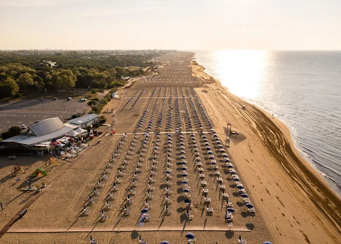 Welcoming Flat With Private Garden-beahost Apartment Bibione